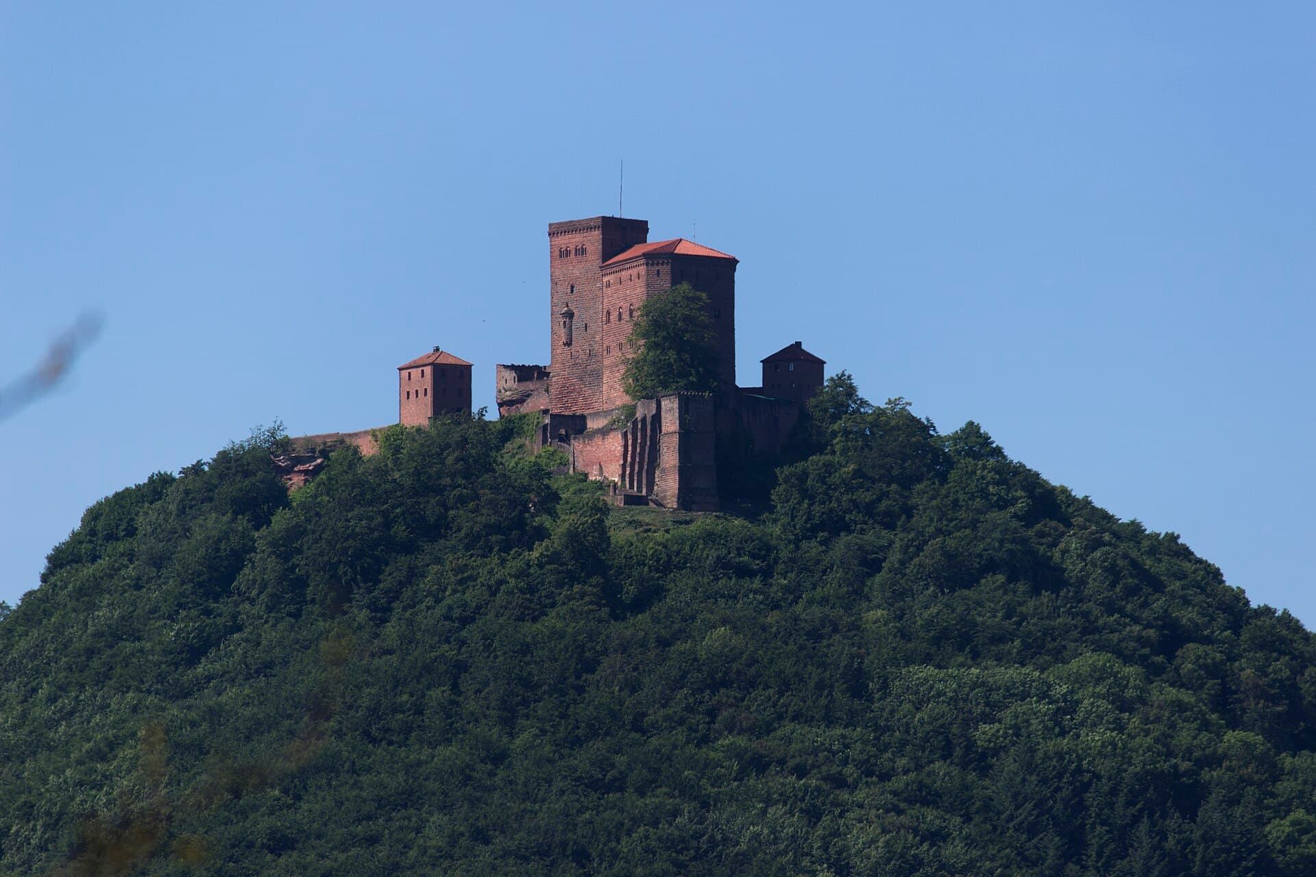 Reichsburg Trifels über Annweiler am Trifels im Pfälzerwald